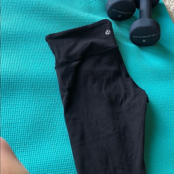 The best basic black Lululemon Capri leggings - Picture 2 of 2